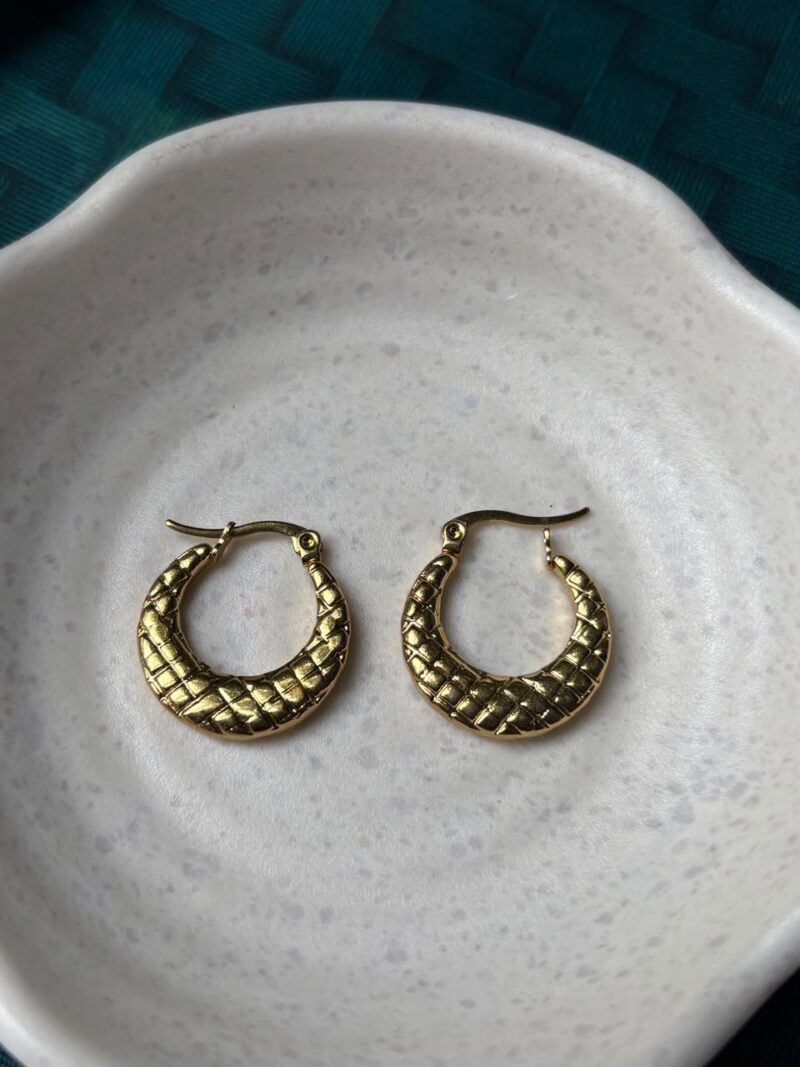 Anti-tarnish hoops