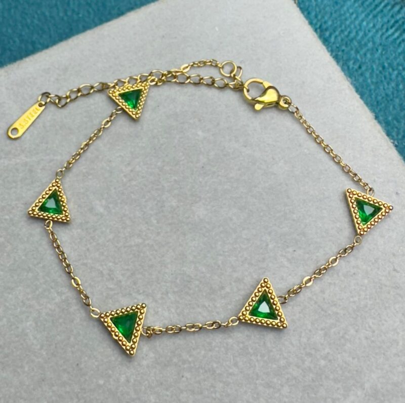 Green stone chain bracelet