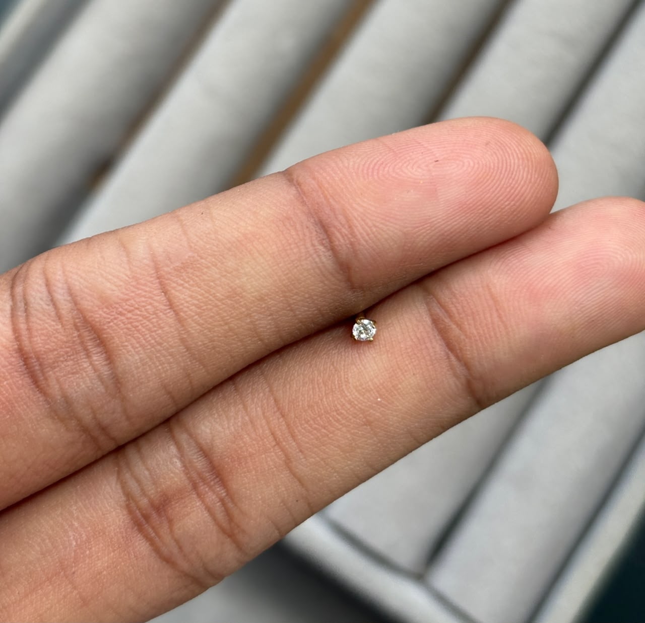 Stone stud (pair) - Image 1