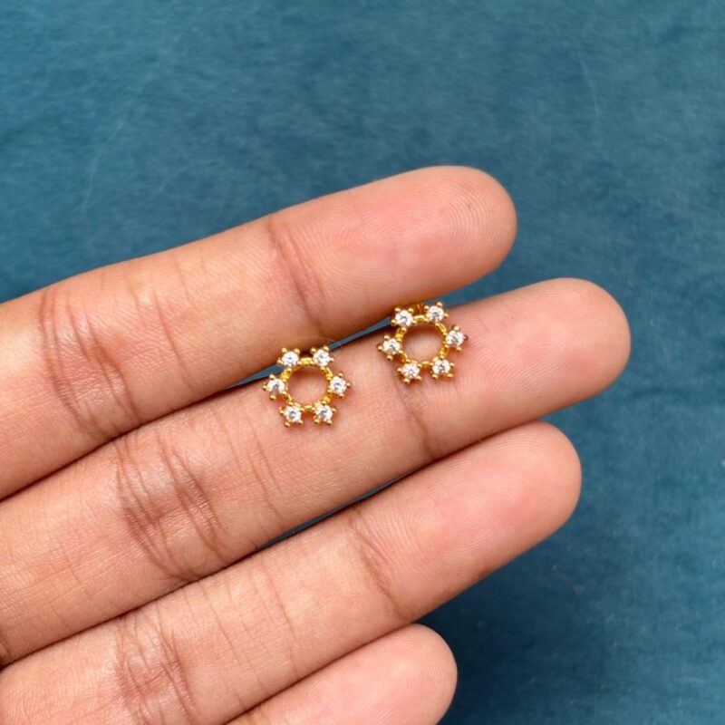 Round stud - Image 1