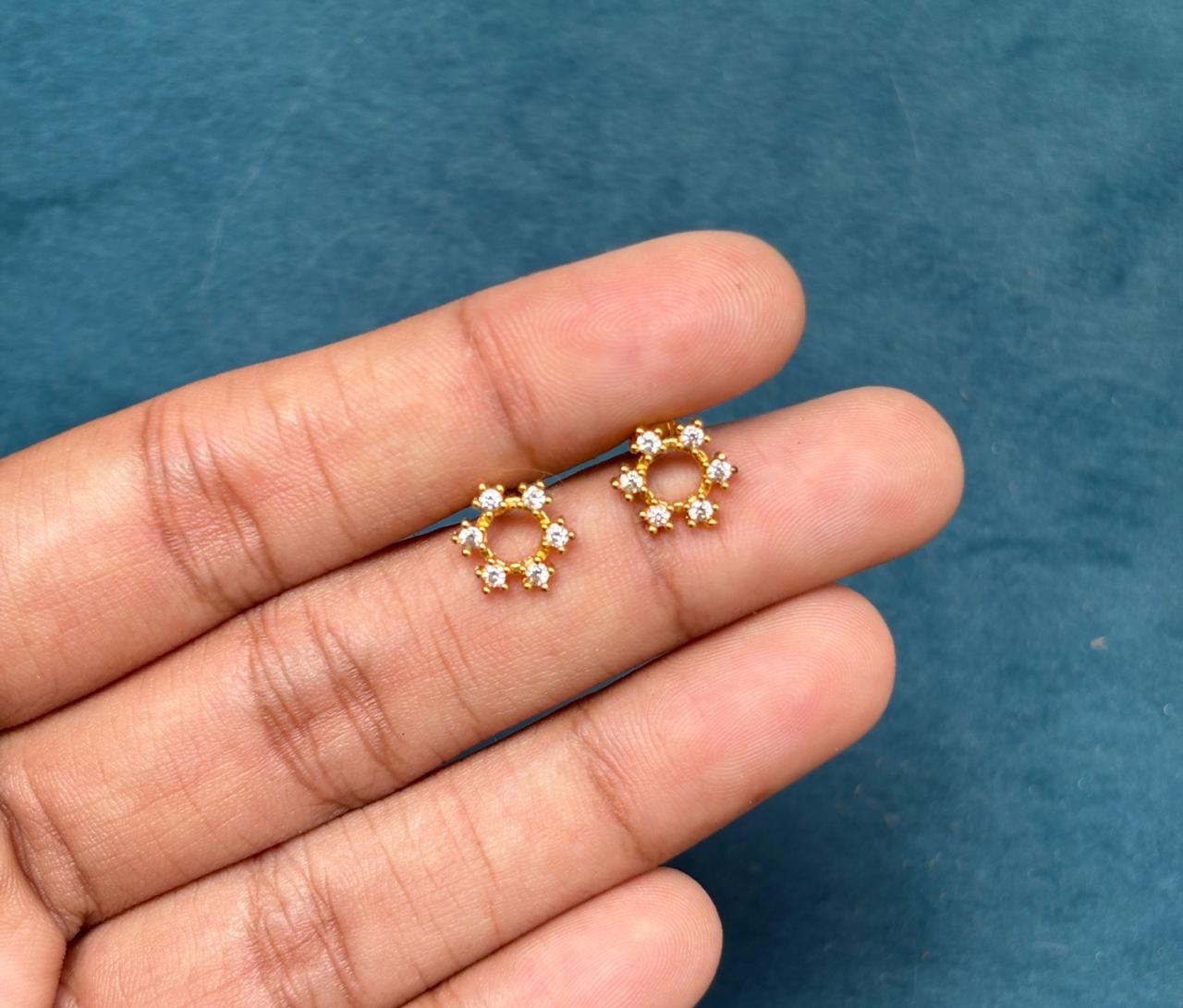 Round stud - Image 1