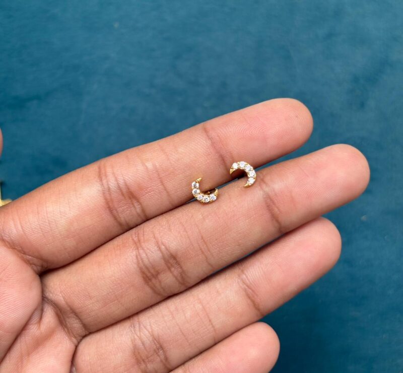 Moon stud