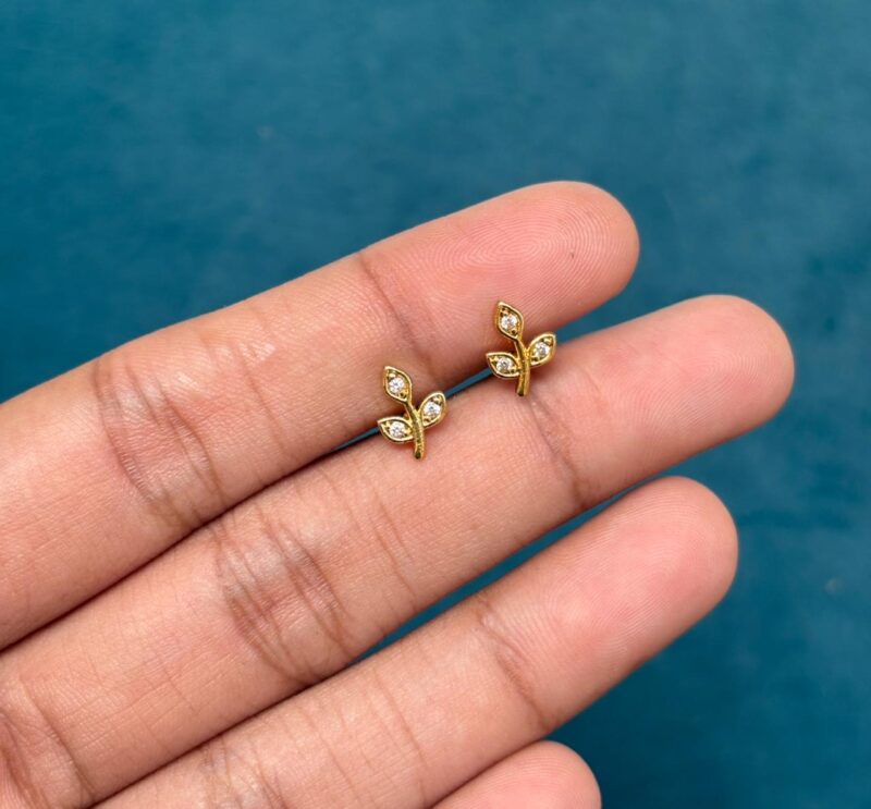 Leaf second stud (pair)