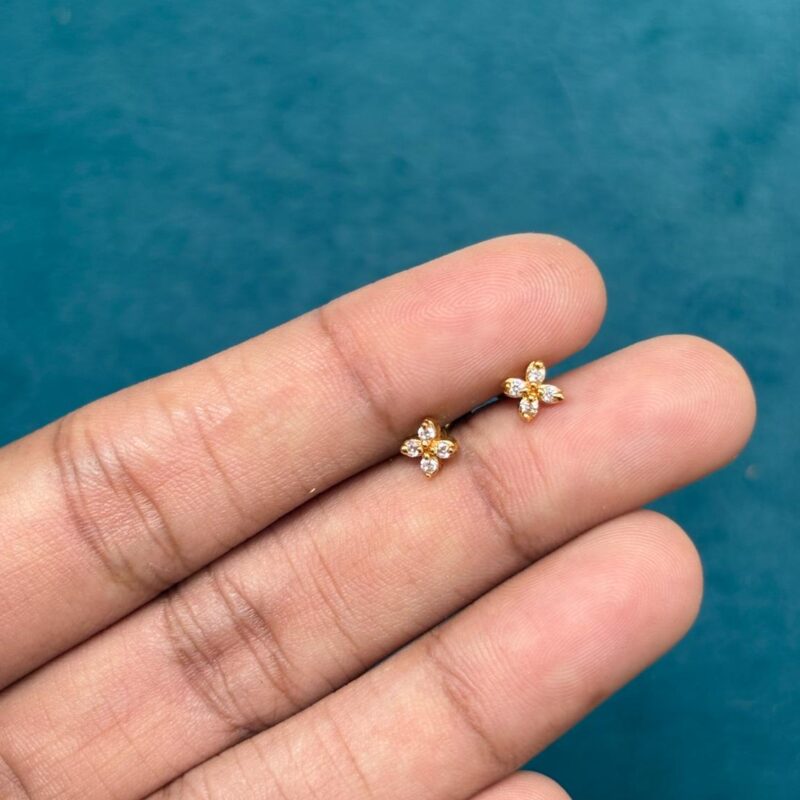 4 stone stud - Image 1