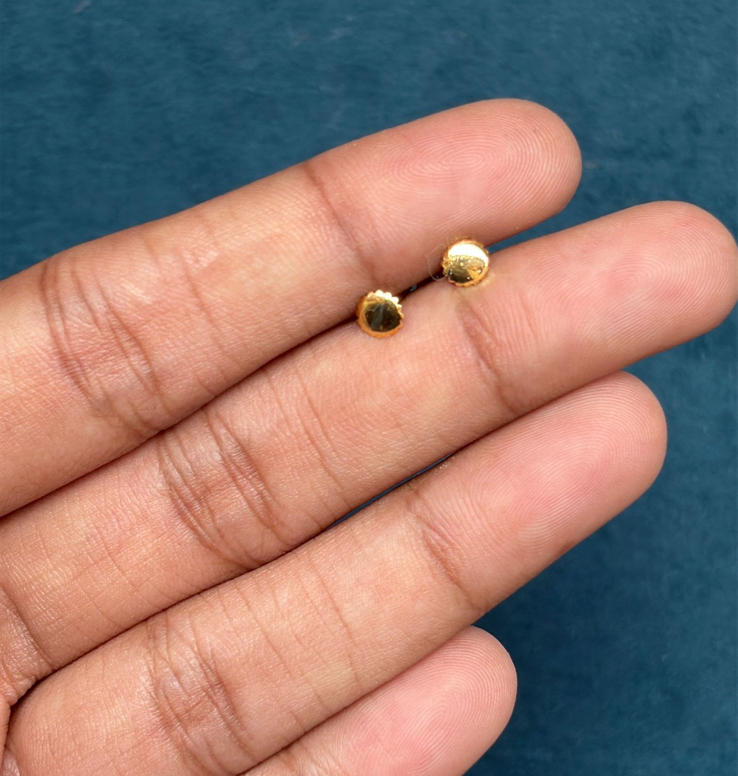 3 dot stud