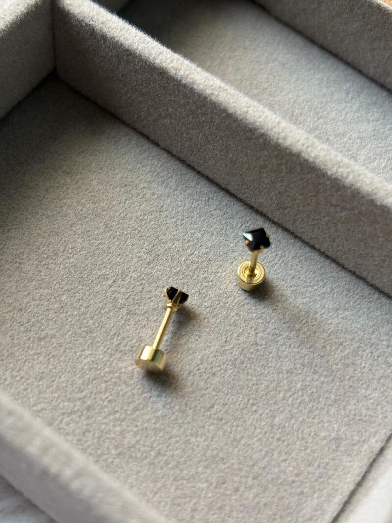 black stone stud stainless steel(pair)