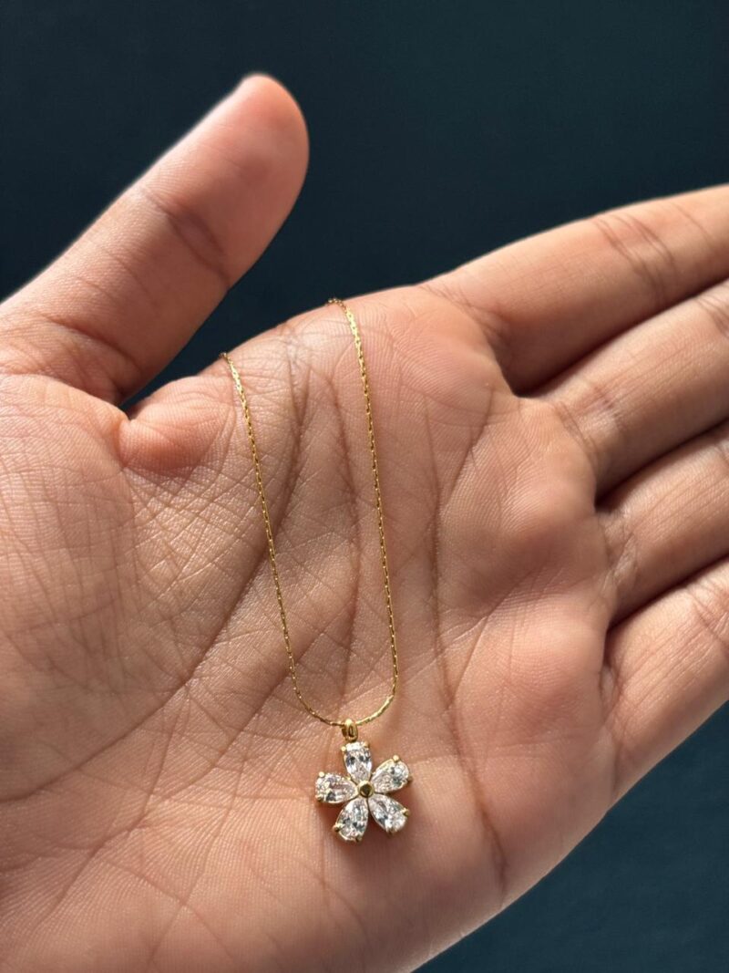 White flower pendant chain