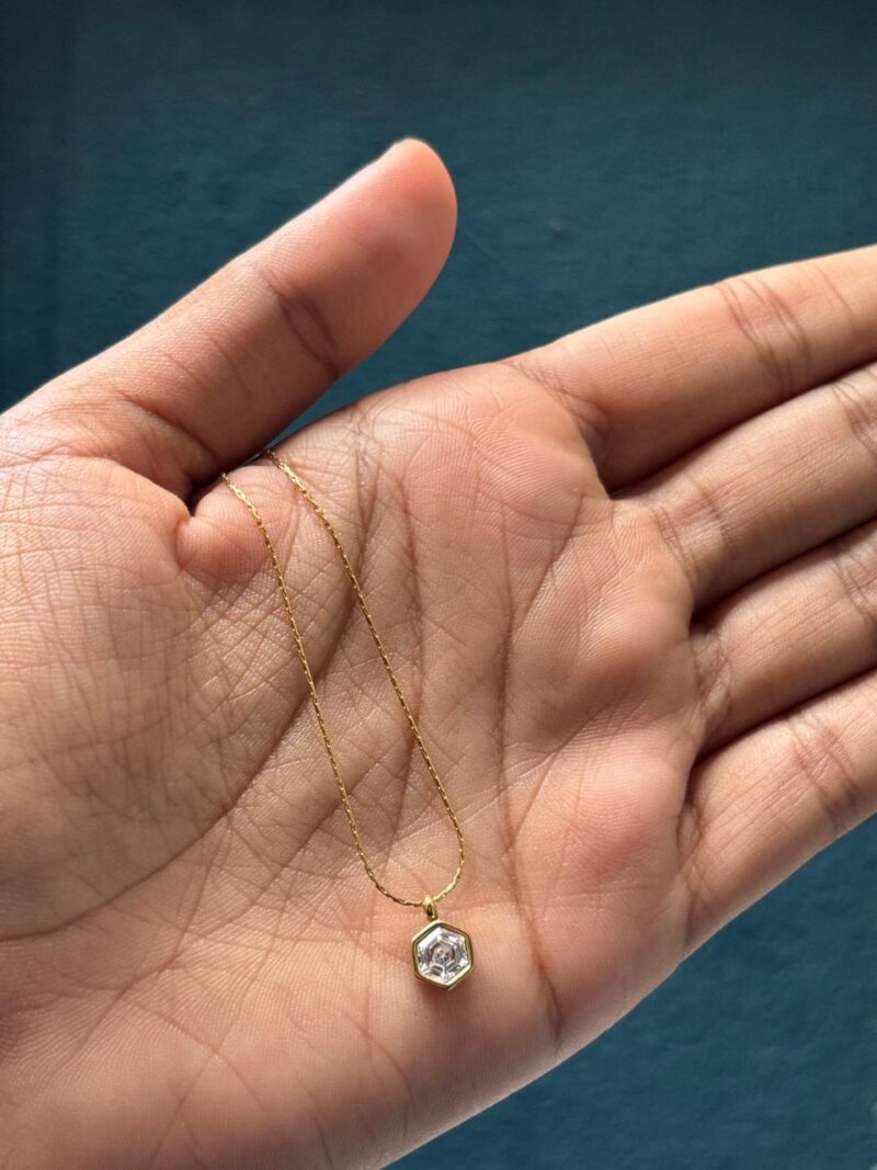 White pendant chain