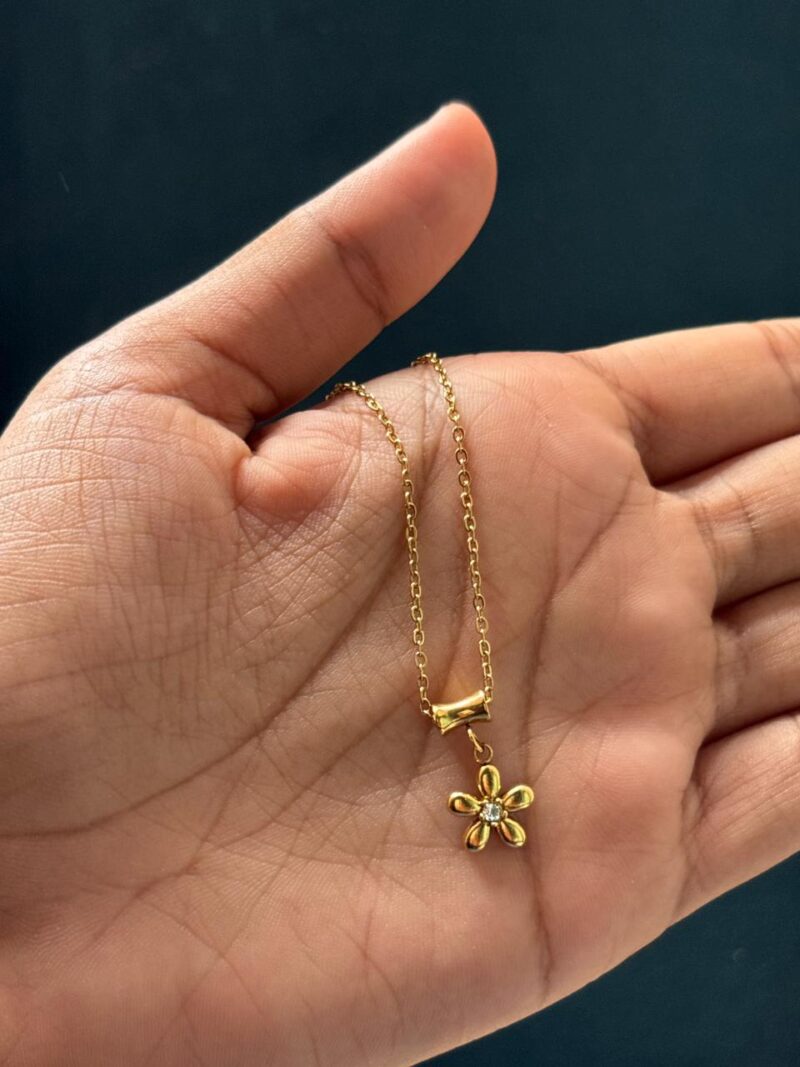 Flower stone pendant chain