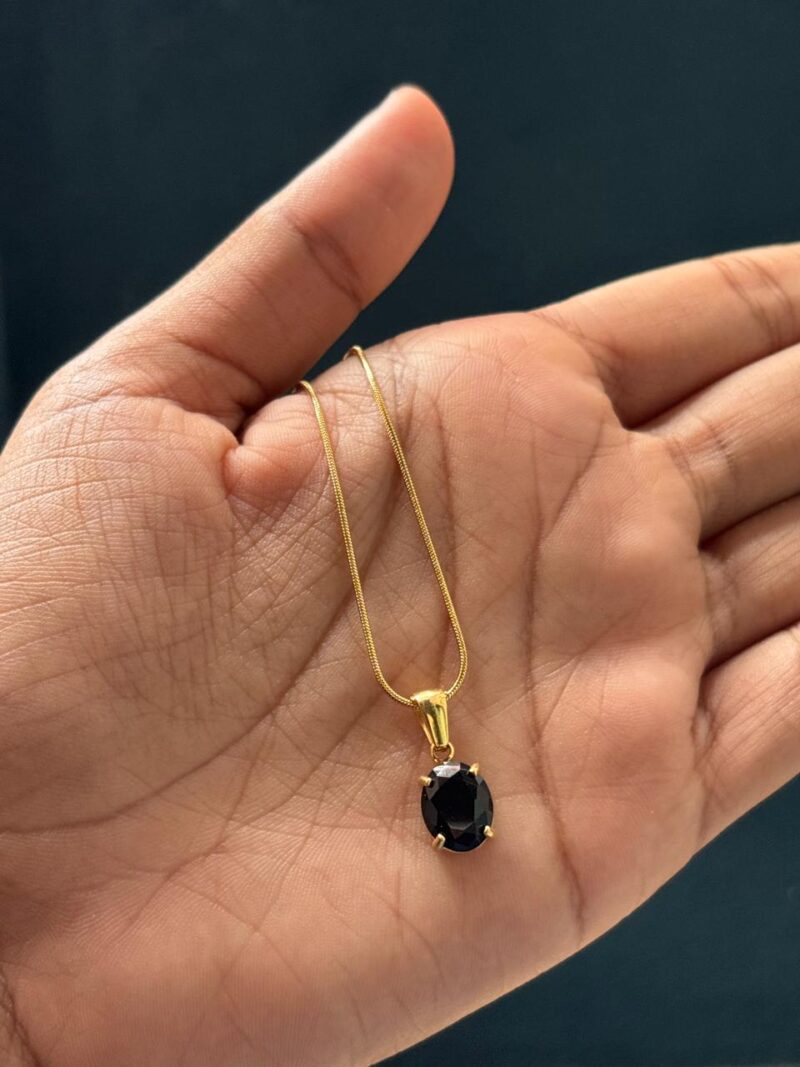 Black pendant chain