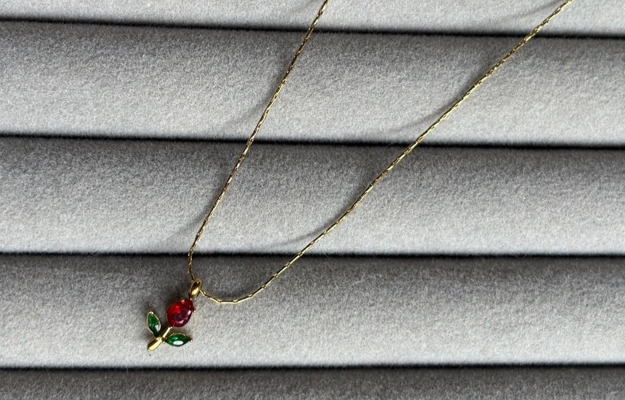 Small red tulip chain - Image 1