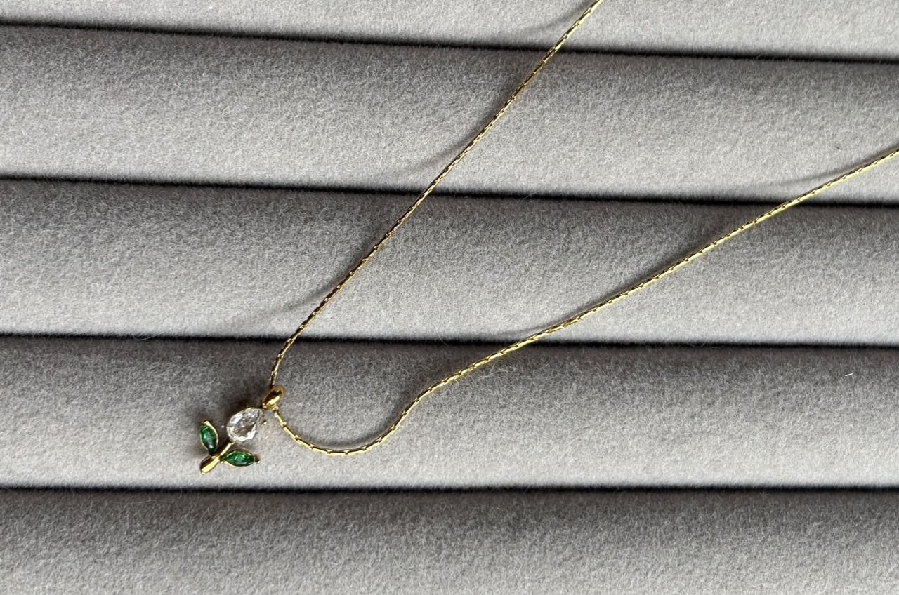 Small white tulip chain - Image 1