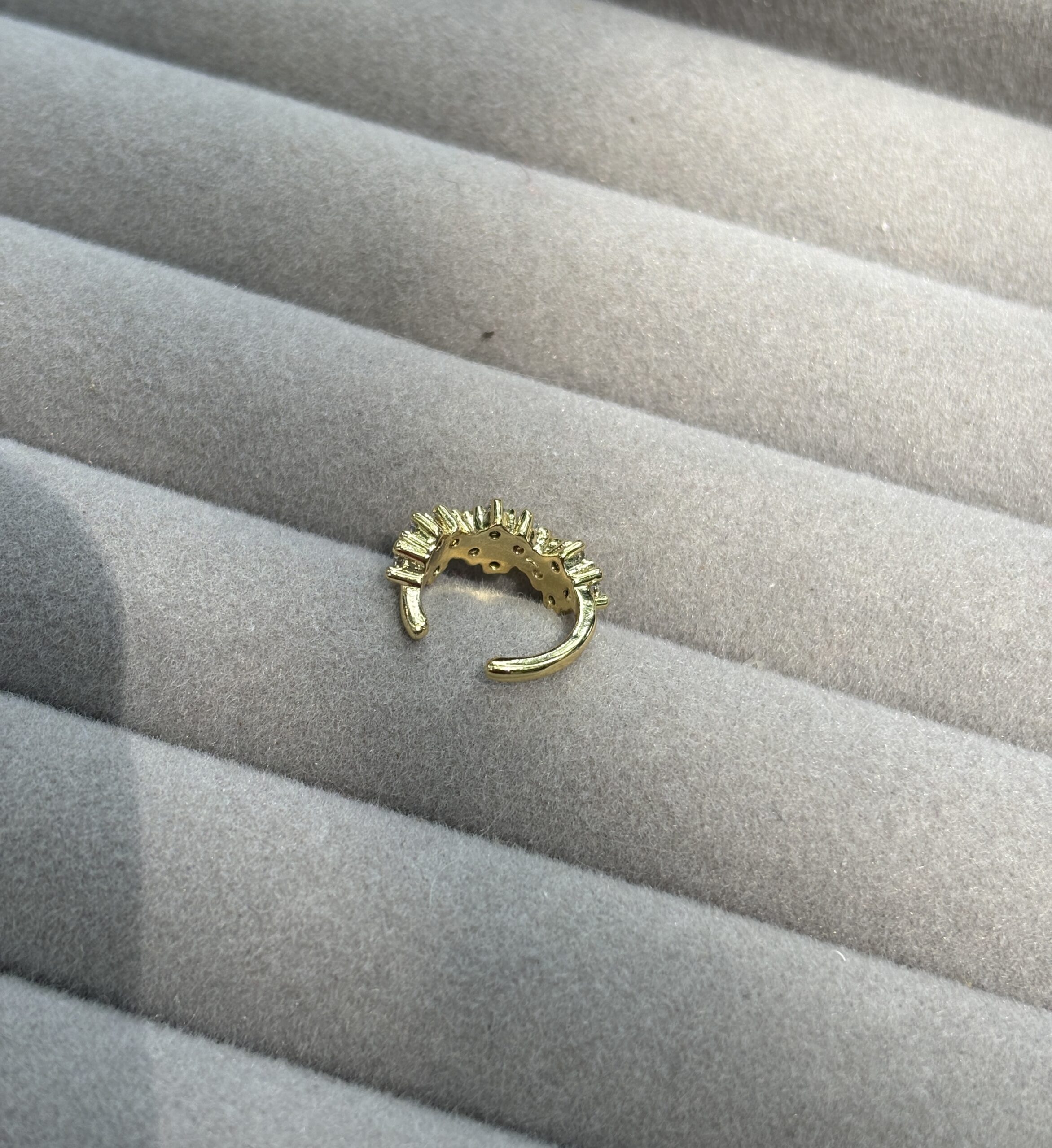 Crystal stones earcuff antitarnish(single)