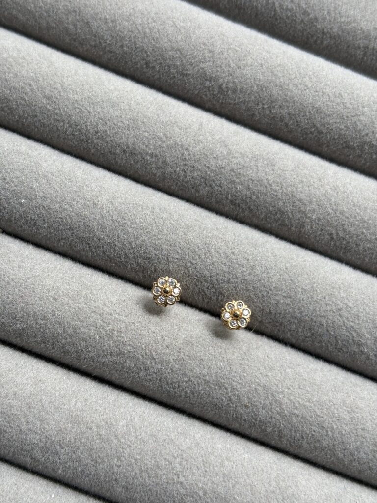 Daisy second stud microplated
