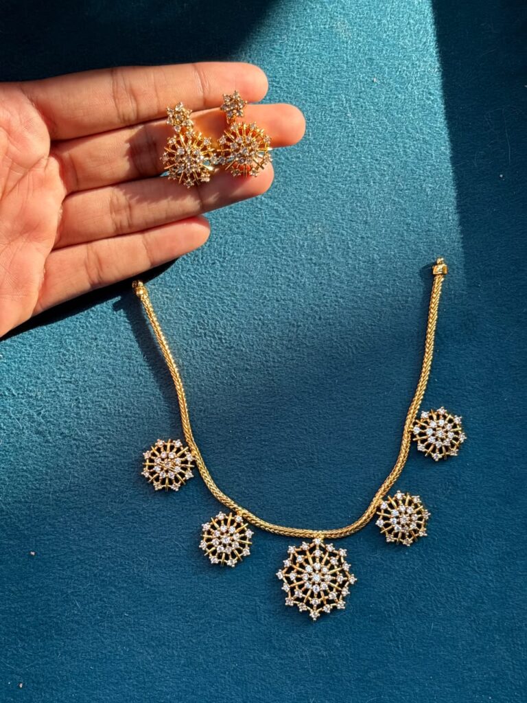diamond look alike 5 pendant set