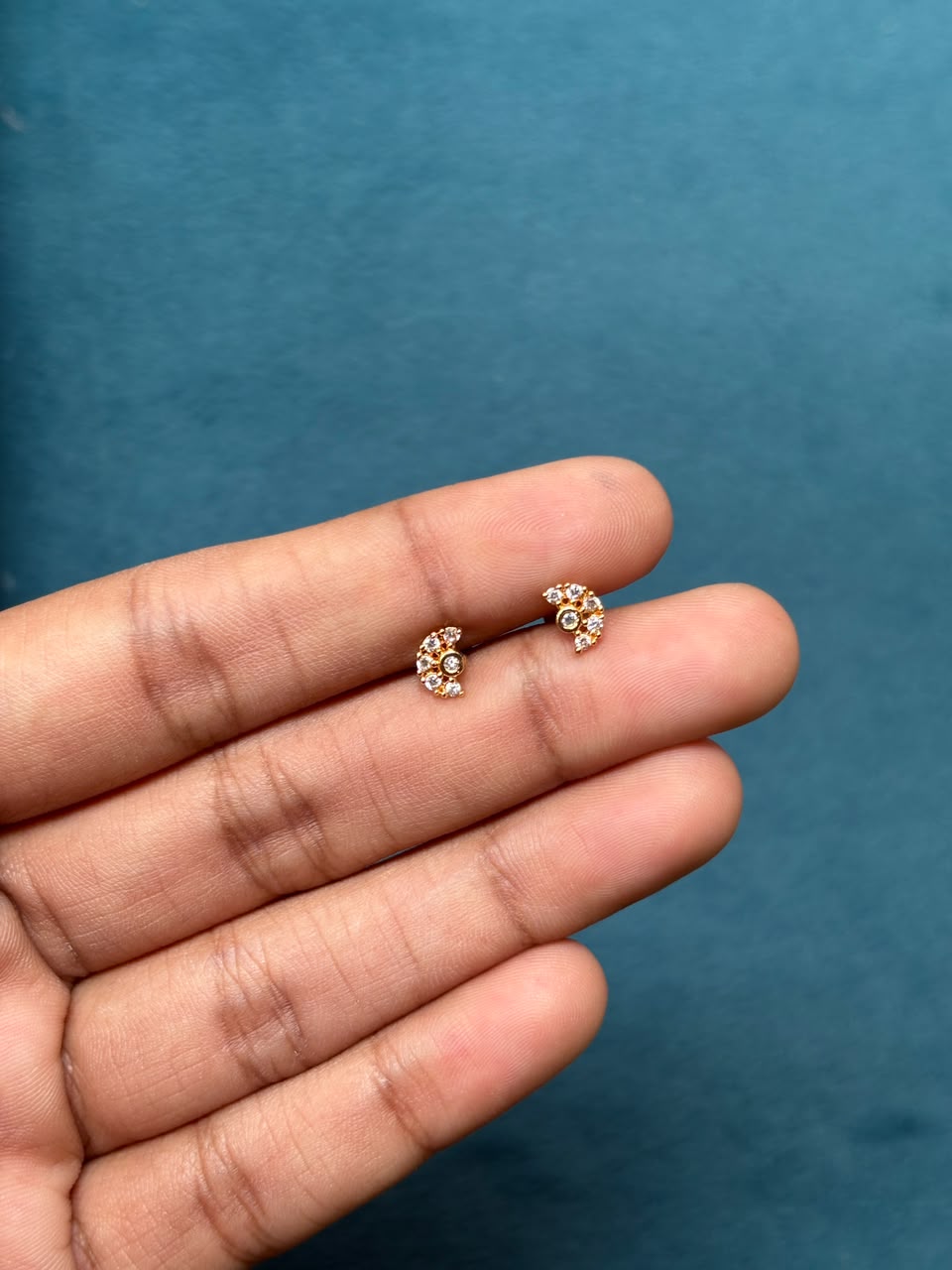 Semi-circle microplated second stud - Image 1