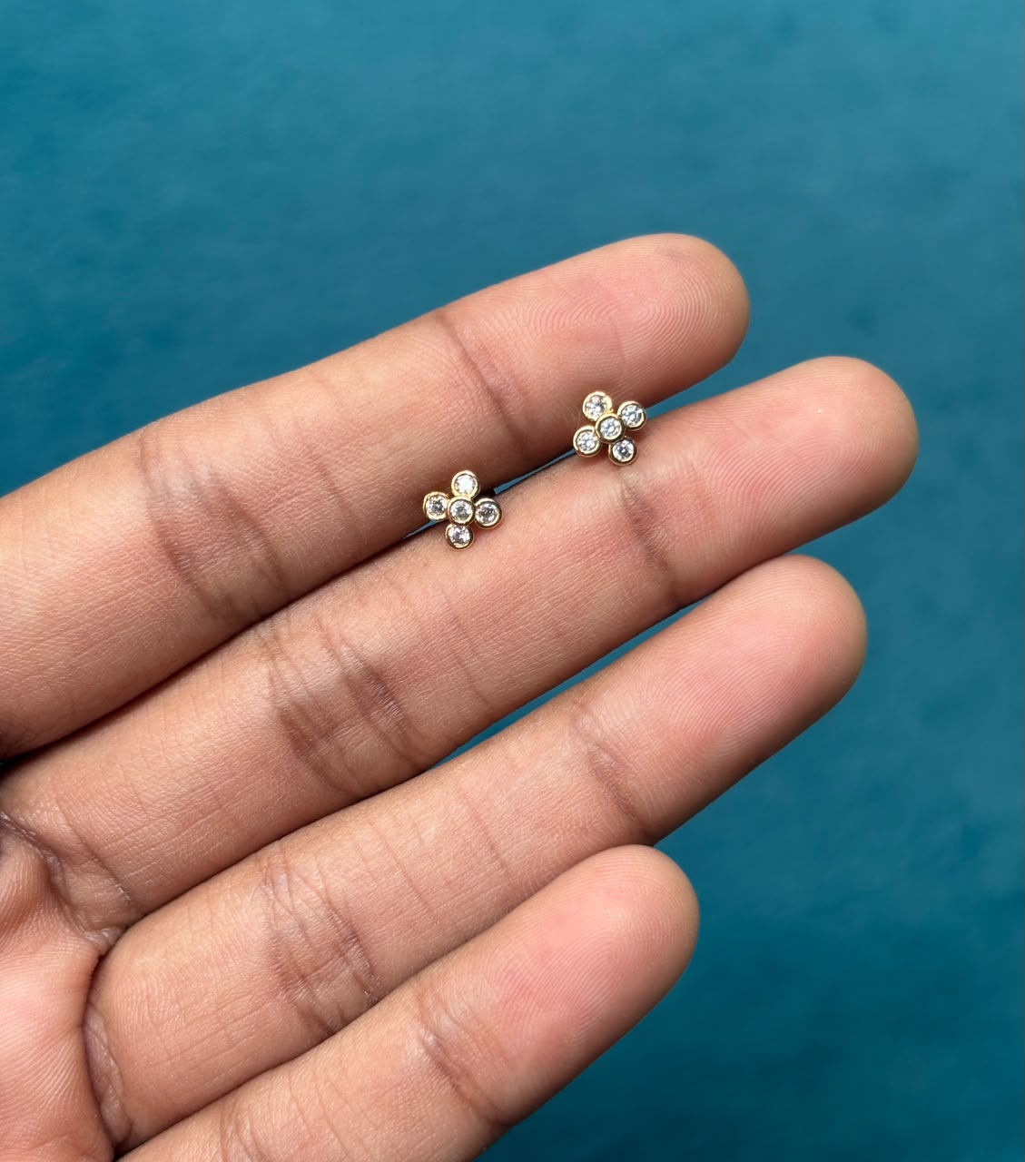 Four leaf microplated second stud - Image 1