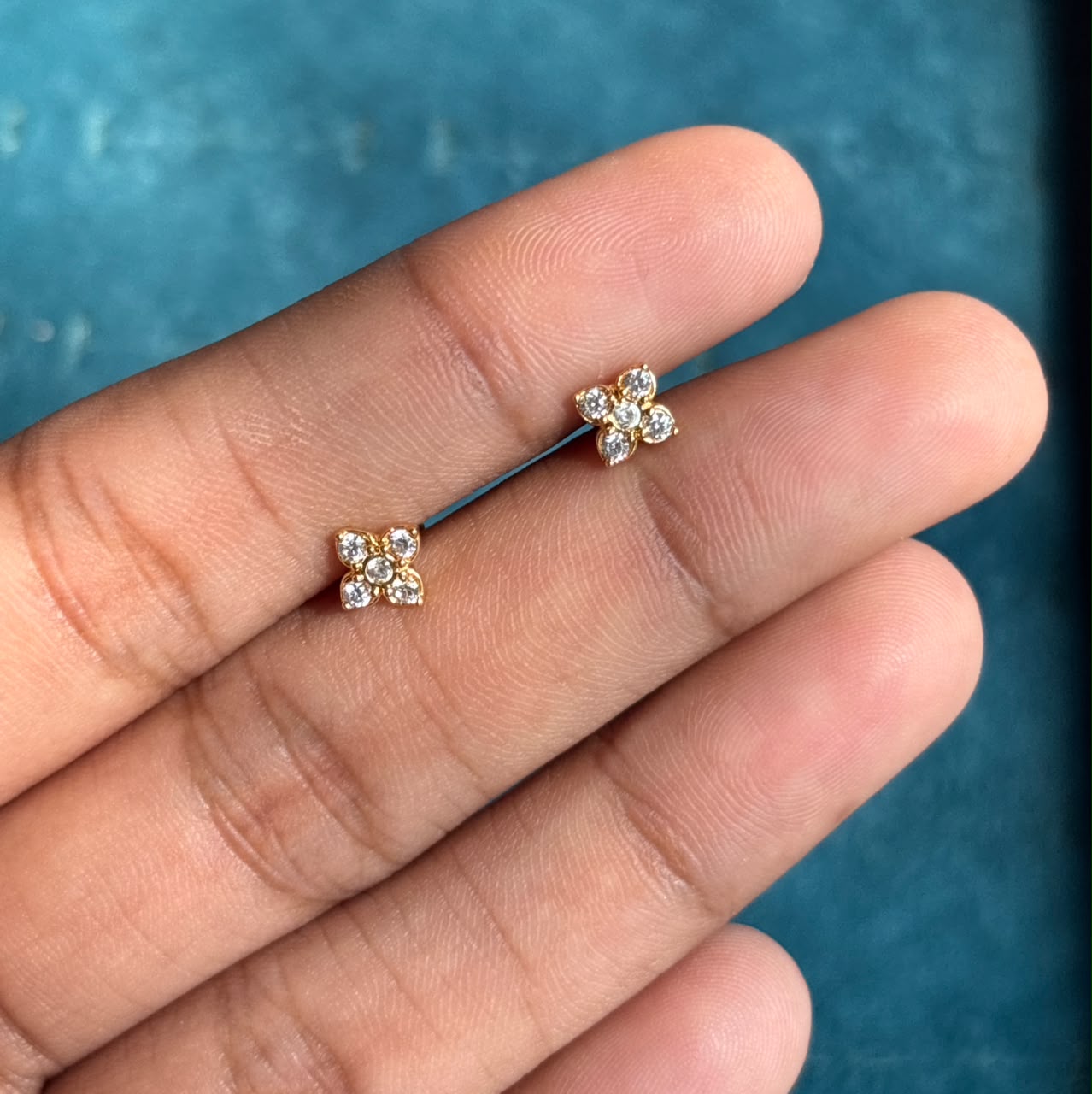 Four-petal microplated second stud - Image 1