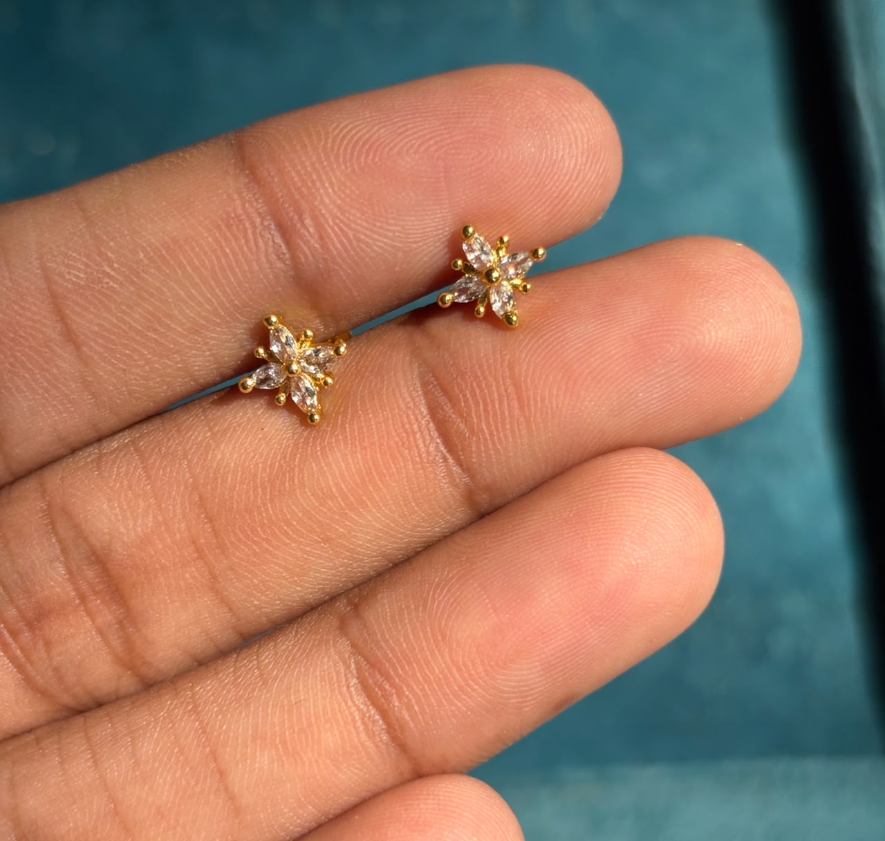 Starburst microplated stud - Image 1