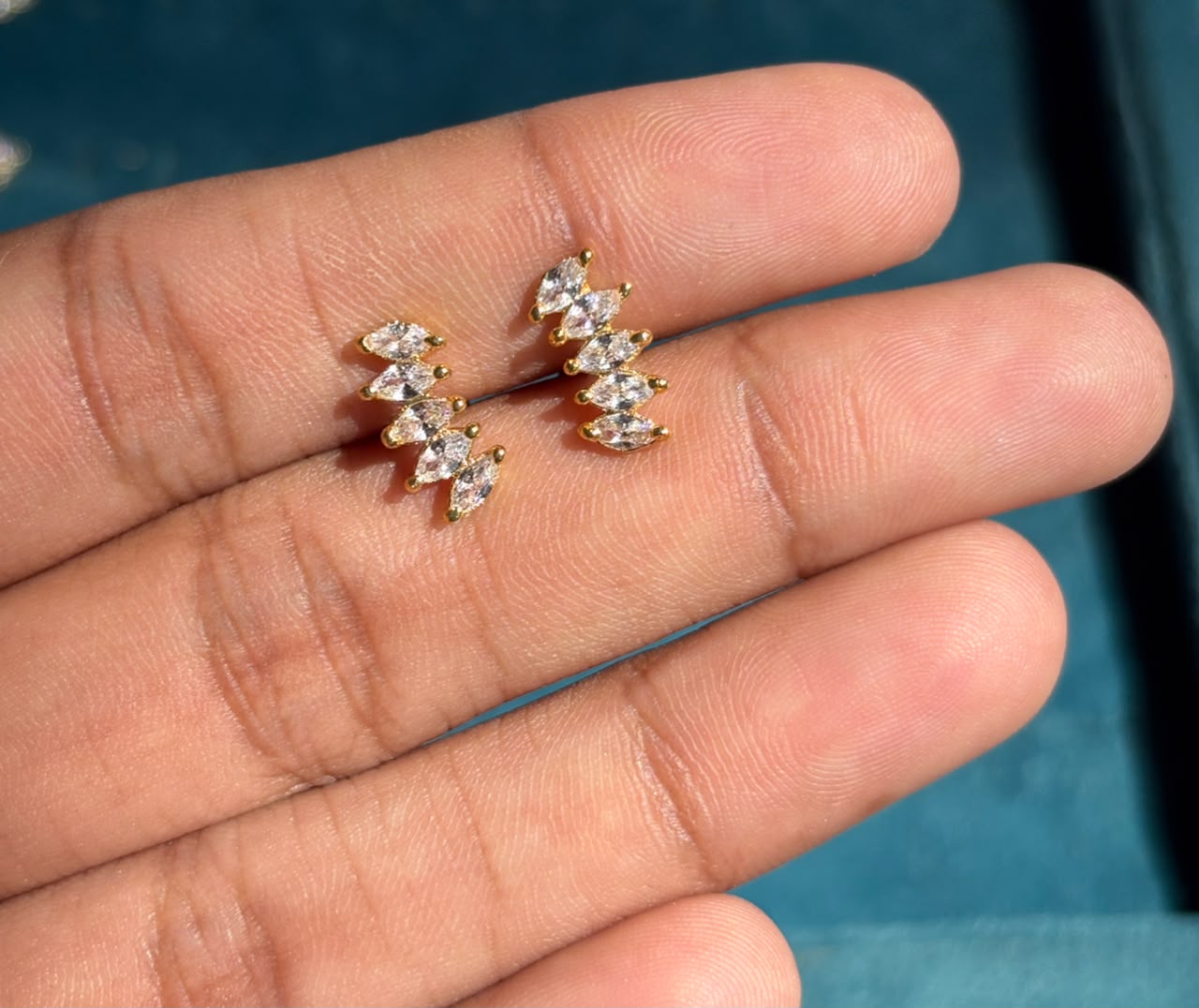 Curv helix microplated stud - Image 1
