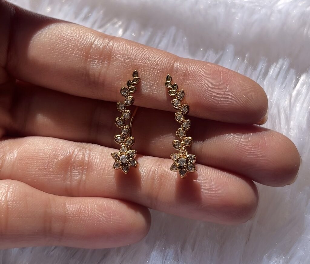 Royal earcuff