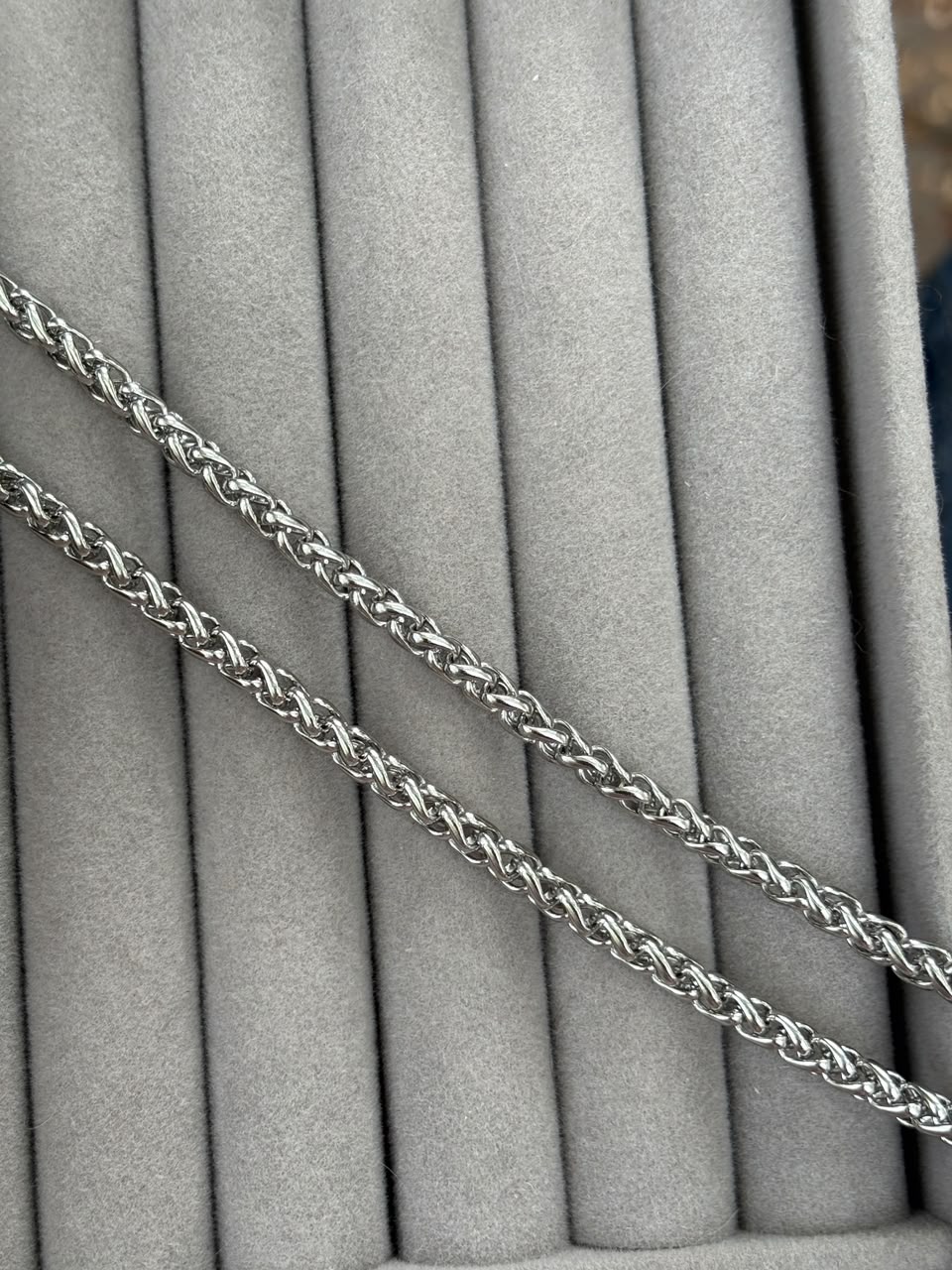 silver twisted chain - Image 1