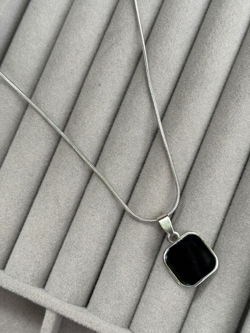 men's black pendant chain - Image 1