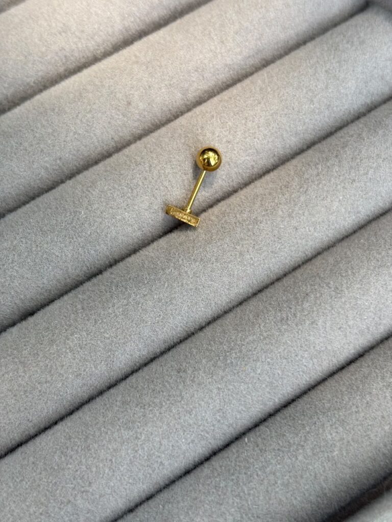 triangle stud