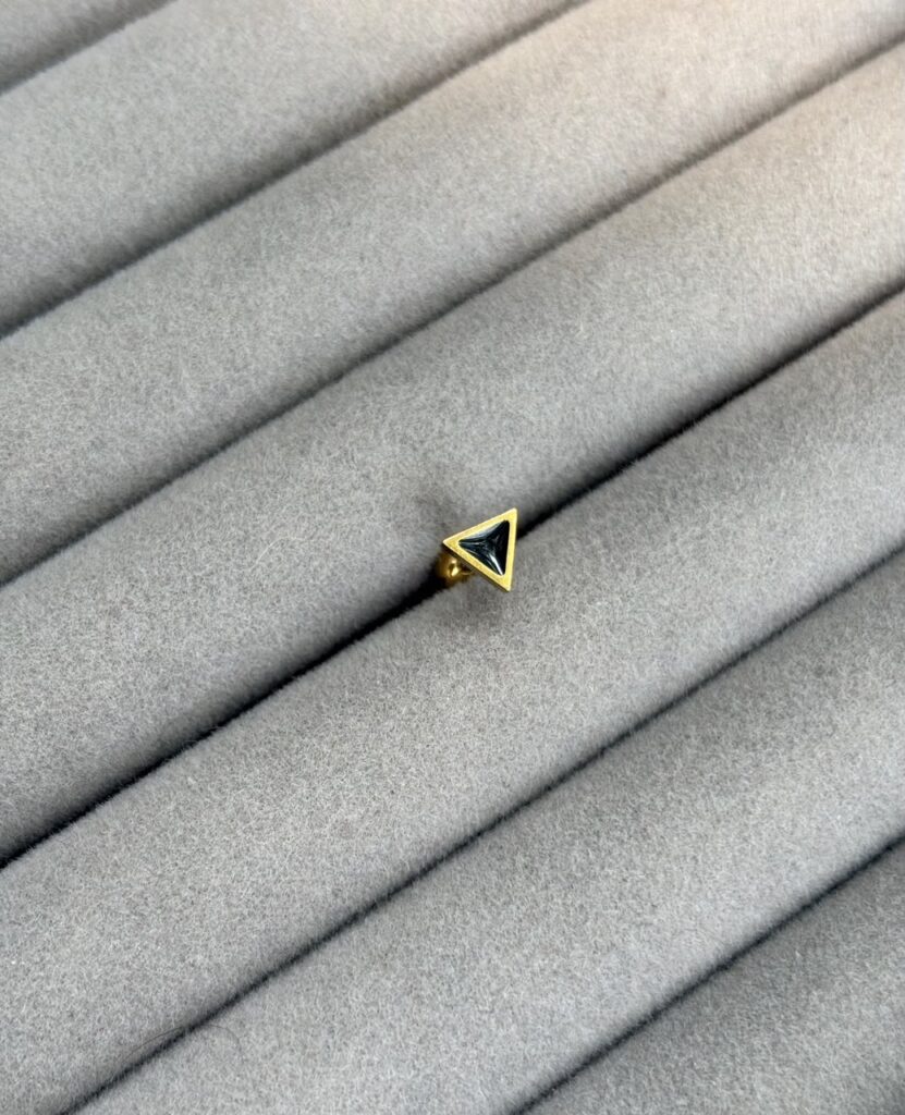 triangle stud