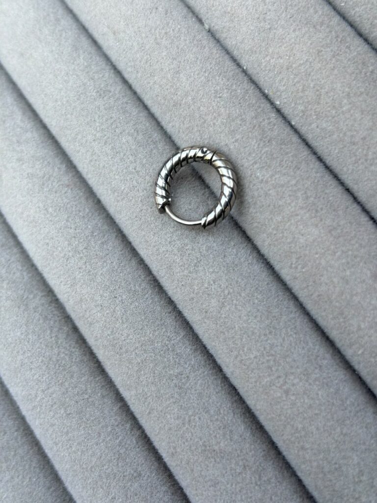 silver ring stud