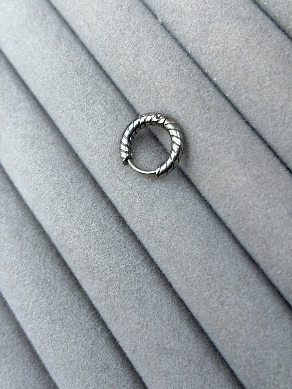 silver ring stud - Image 1
