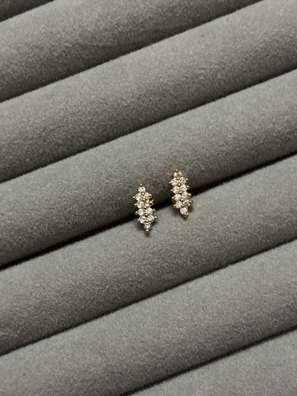 Cubic helic stud microplated - Image 1