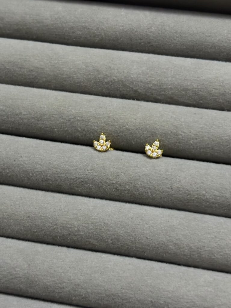 Lotus stud microplated