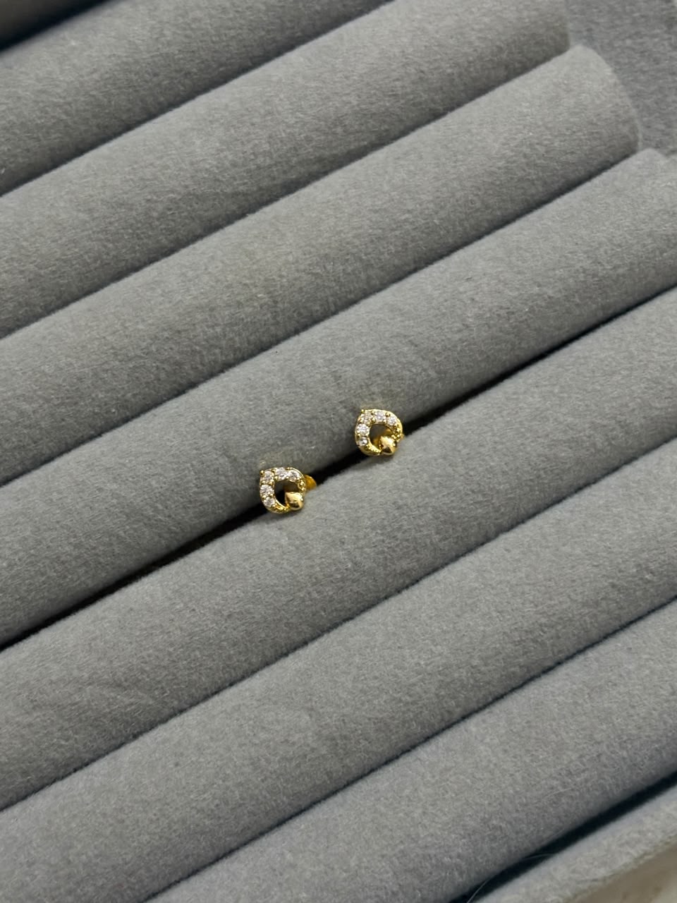 stone sparkling stud microplated - Image 1