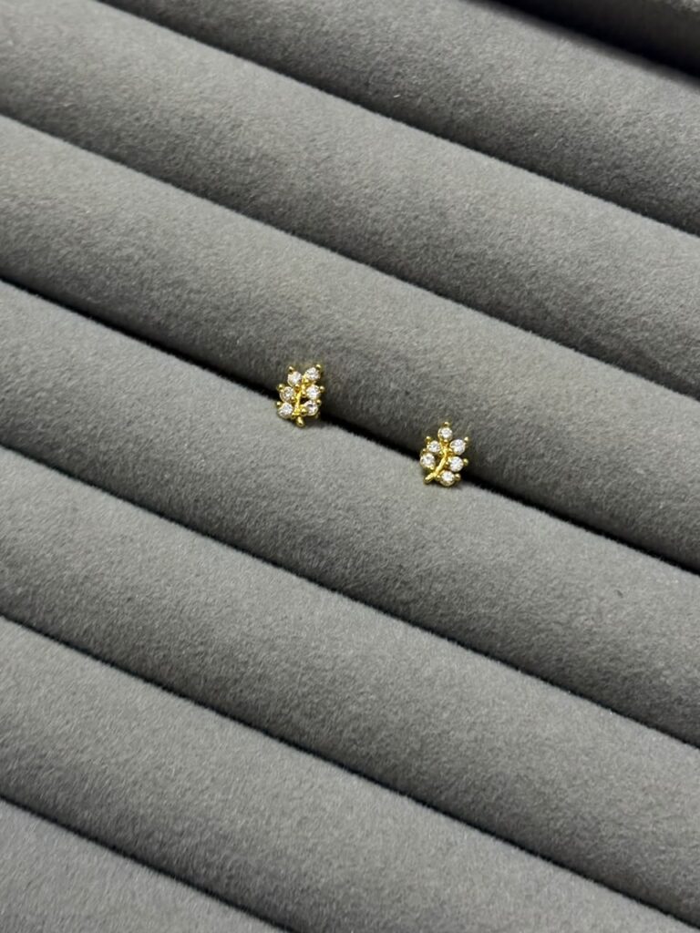 Leaf stud 3 microplated
