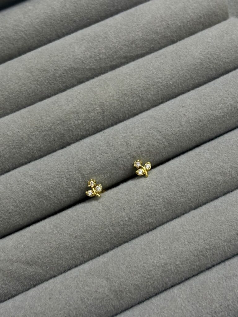Small leaf stud microplated