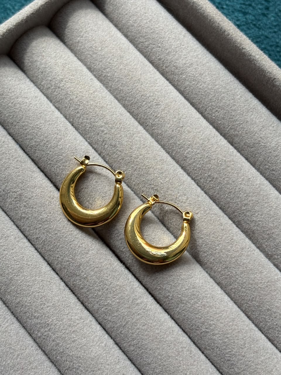 Hoop earrings - Image 1