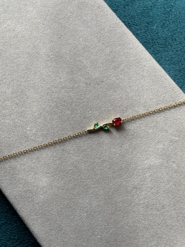 Red tulip chain bracelet