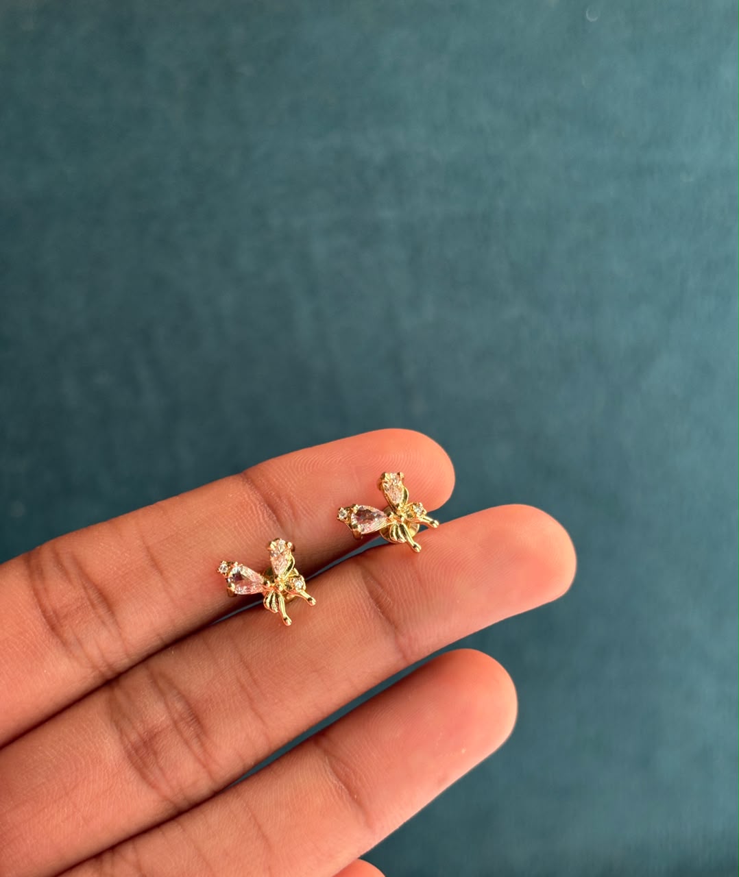 Bow earring - Image 1