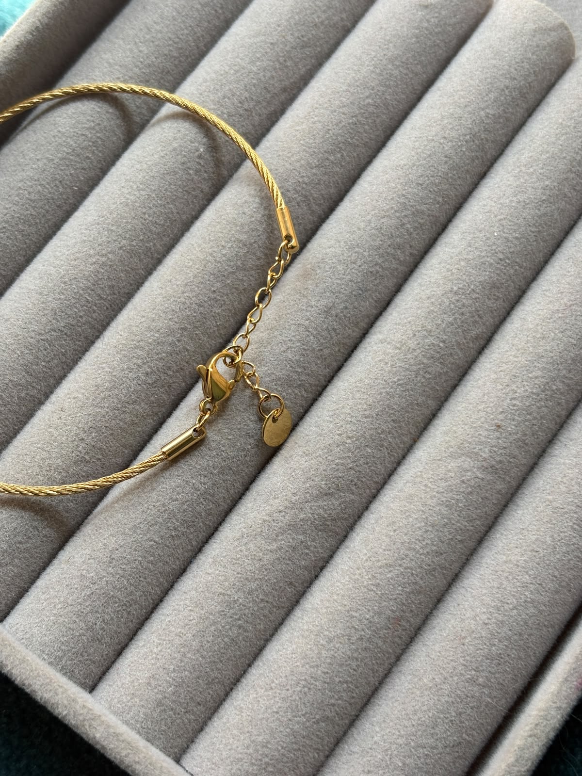 Stone anti-tarnish kada