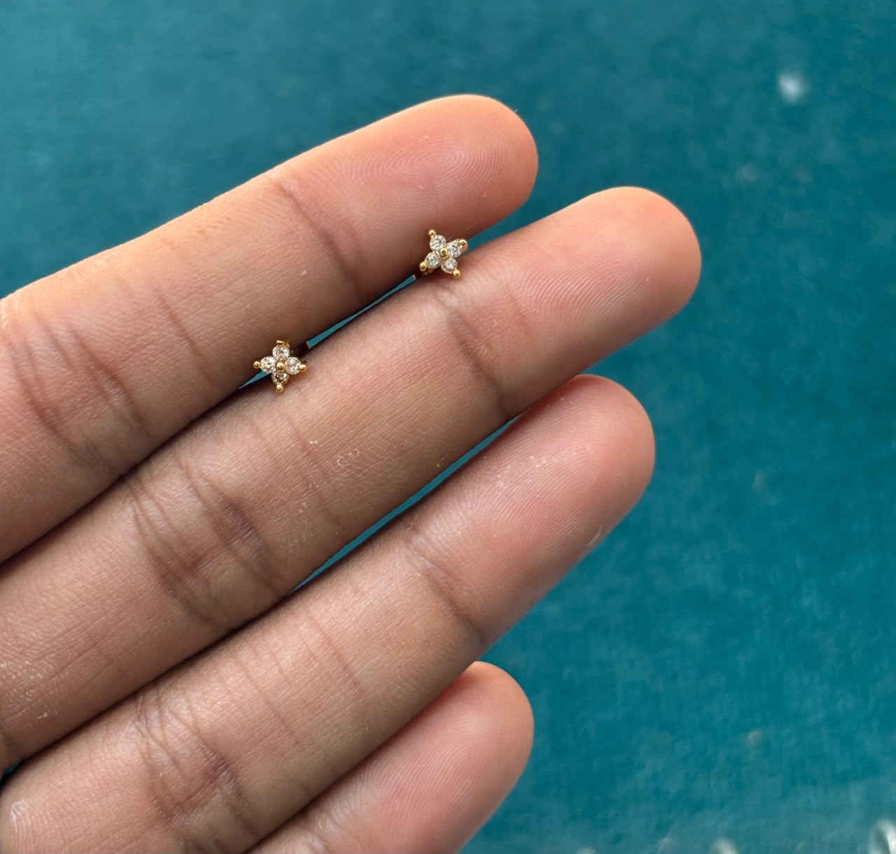 4 dot microplated stud - Image 1